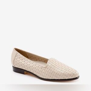 Trotters Liz Loafer Cream Leather Slip On Shoes Women’s Size 10